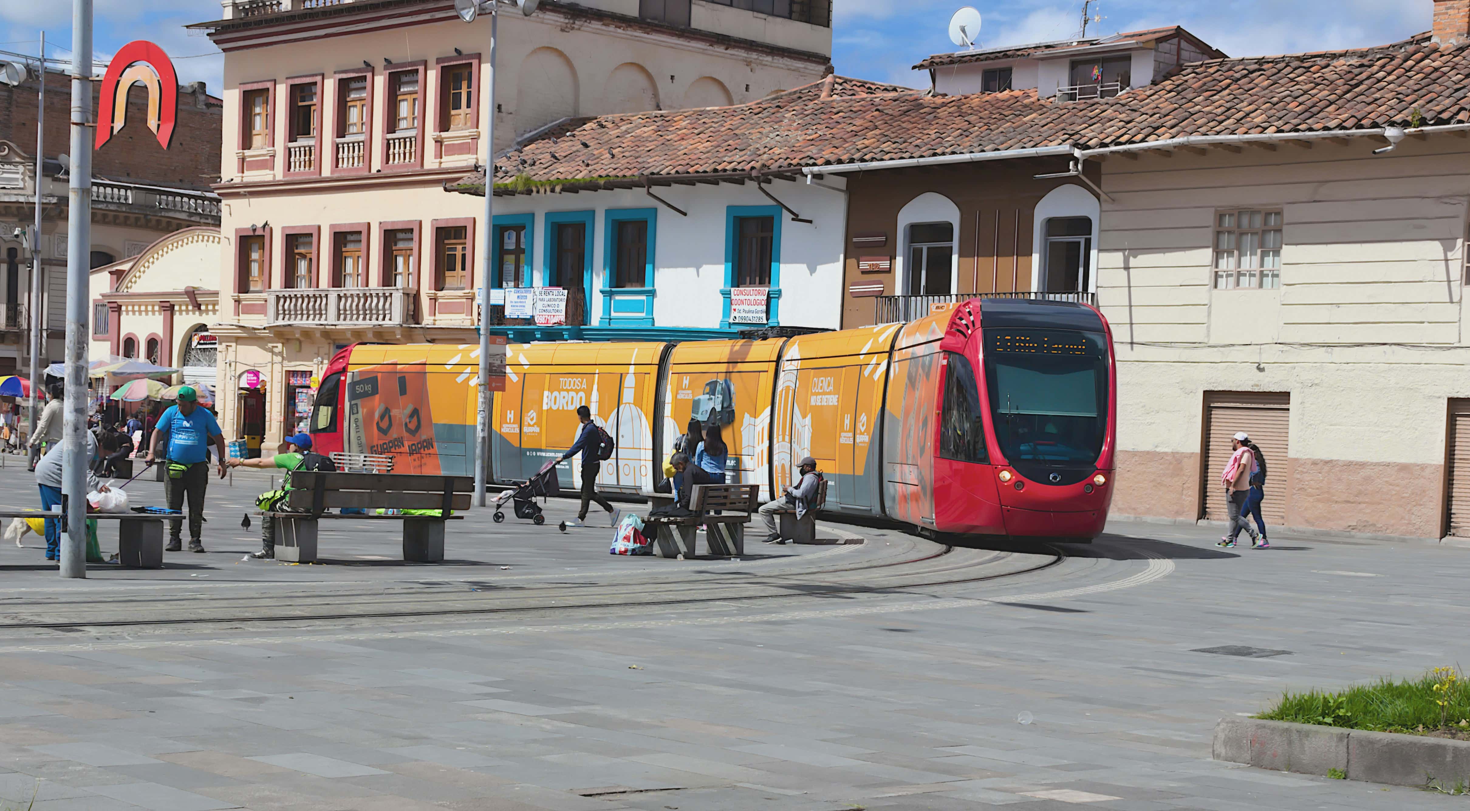 The tranvía passing by a central square in Cuenca, Ecuador